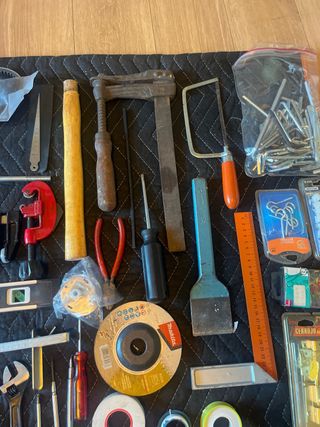 Lote de herramientas manuales variadas