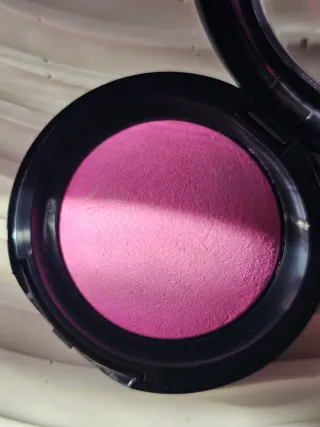 Saie Beauty Supersuede Blush, na cor Bella
