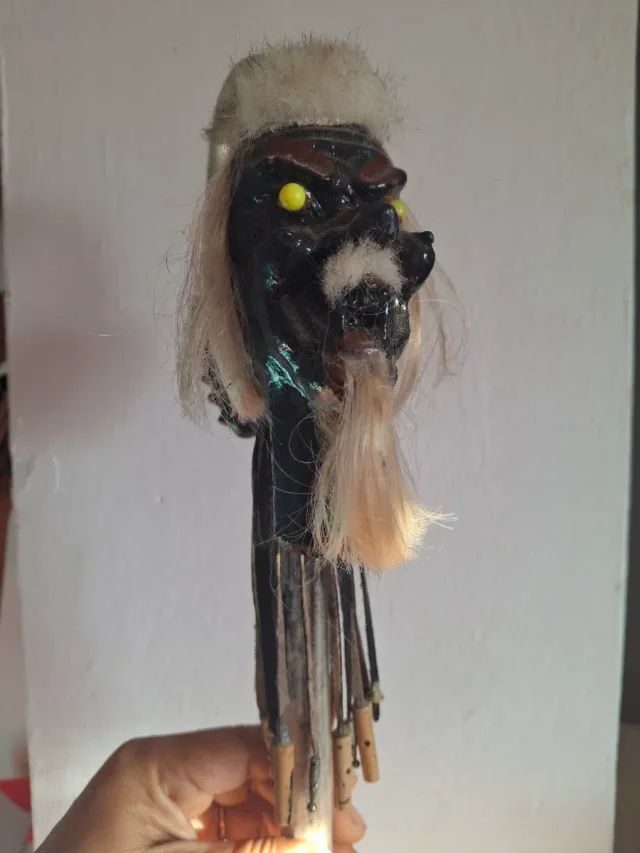 Bastón sciamanico, mantiene la polvere