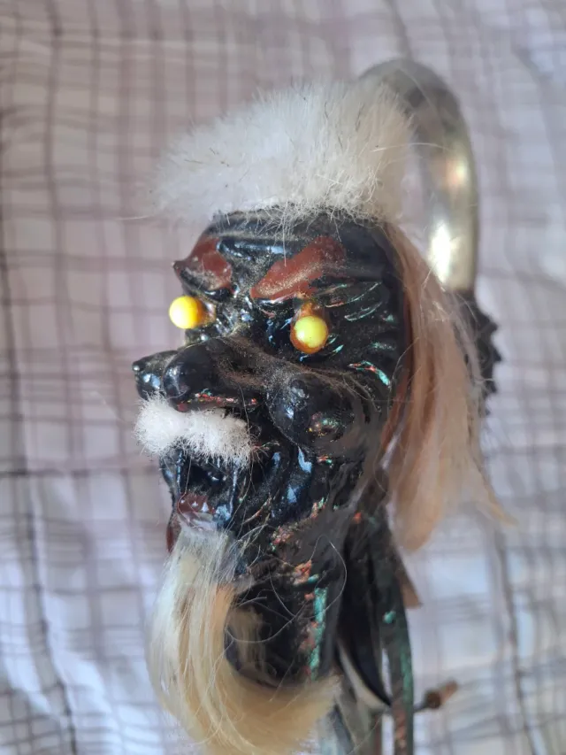 Bastón sciamanico, mantiene la polvere