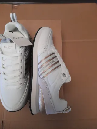 Deportivas Pepe Jeans Blancas y Doradas Talla 40