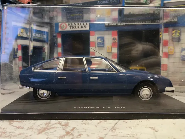 Modelo em escala 1/24 do Citroën CX 1975 Azul