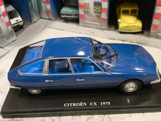 Modelo em escala 1/24 do Citroën CX 1975 Azul