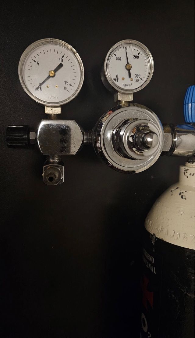 Tubo di Ossigeno Medicinale con Manometri