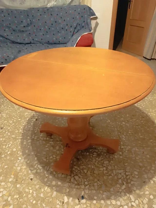 Mesa de comedor redonda de madera