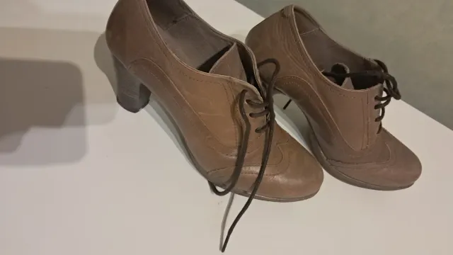 Zapatos de piel tacón cordones