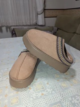 Botas de invierno estilo UGG beige