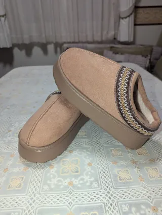 Botas de invierno estilo UGG beige