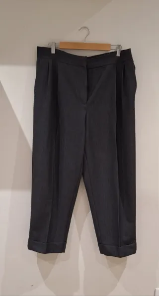 Pantalón pinzas Zara gris