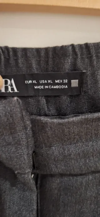 Pantalón pinzas Zara gris