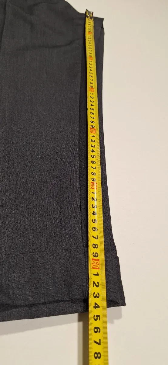 Pantalón pinzas Zara gris