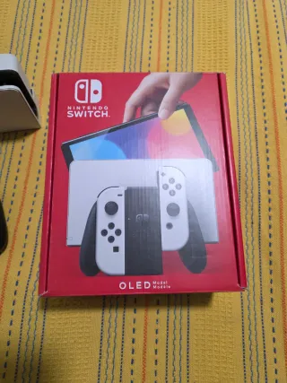Nintendo Switch OLED Bianca e Nera