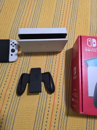 Nintendo Switch OLED Bianca e Nera