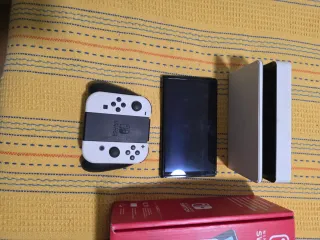 Nintendo Switch OLED Bianca e Nera
