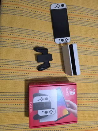 Nintendo Switch OLED Bianca e Nera