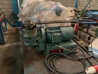 Curvador de tubos de sobremesa Margua