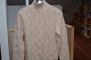 Jersey beige con perlas