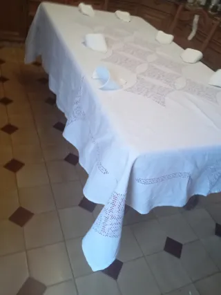 Mantelería bordada a mano Lino Lagartera desilada