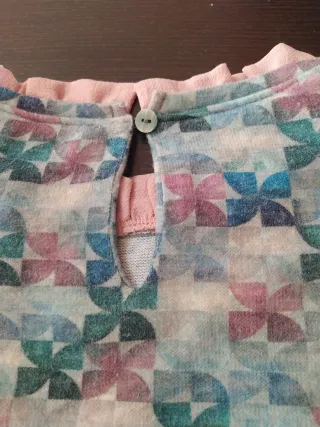 Suéter mujer estampado cuello fruncido