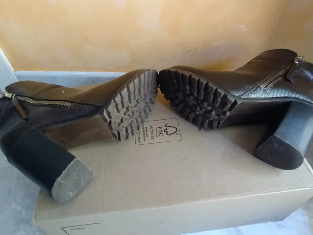 Stivaletti donna con zip e tacco