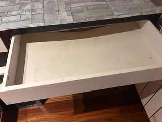 Scrivania Ikea Nero e Bianco con cassettiera