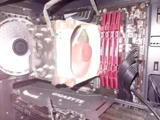 Intel i5 8600k con disipador noctua y placa base