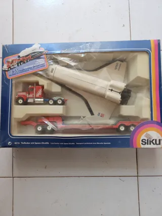Siku Space Shuttle con Camión Transportador