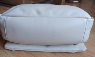 Bolso bandolera beige claro. Económico