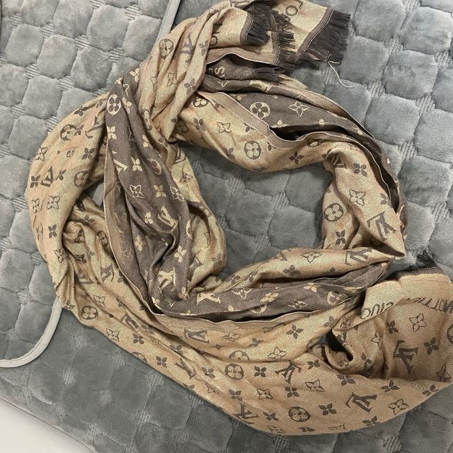Sciarpa Louis Vuitton e Gucci