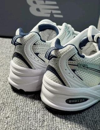 NB 530 Blanco y Azul Talla 39