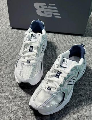 NB 530 Blanco y Azul Talla 39