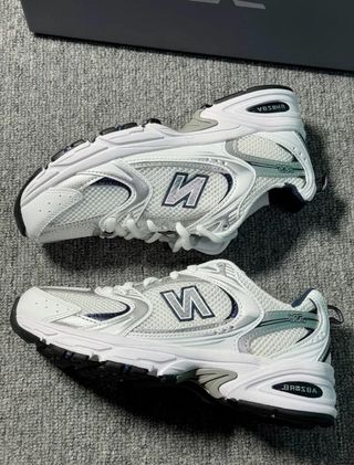 NB 530 Blanco y Azul Talla 39