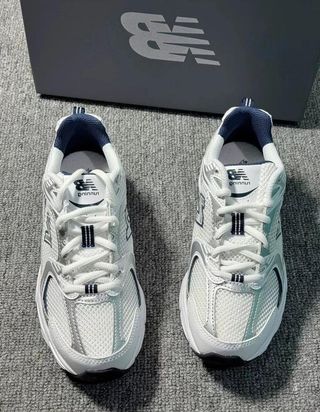 NB 530 Blanco y Azul Talla 39