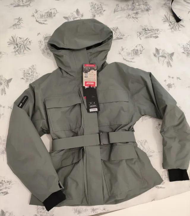 Parka Oysho verde caqui Talla M