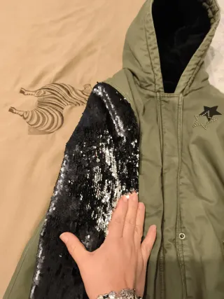Parka verde con mangas de lentejuelas 8 10 años