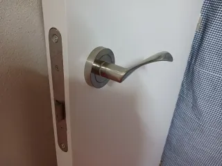 Puerta interior blanca