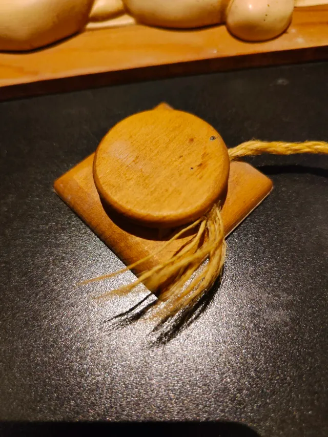 Lavagna Thun con gatto dormiente