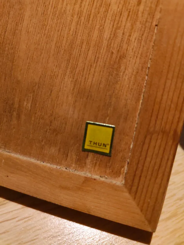 Lavagna Thun con gatto dormiente