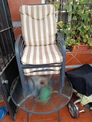 Mesa redonda cristal y 4 sillas aluminio