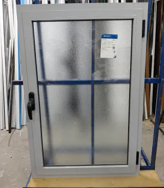 Ventana gris abatible Climalit translúcido