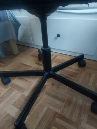 Silla giratoria negra