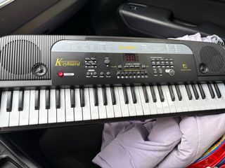 Pantalones vaqueros y piano