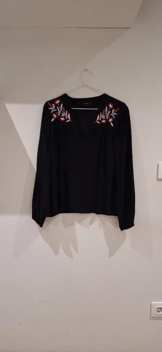 Blusa boho negra bordada