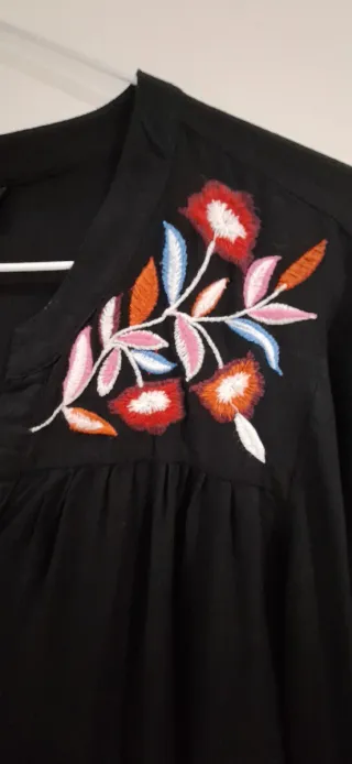 Blusa boho negra bordada
