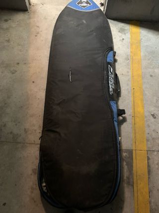 Tabla de surf Donald Takayama y funda de viaje