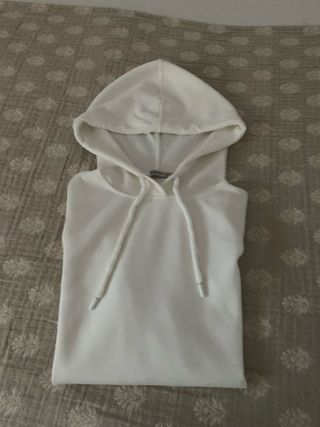Sudadera con capucha blanca