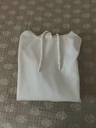 Sudadera con capucha blanca