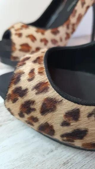 Zapatos de tacón leopardo