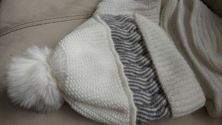 Gorro y bufanda de punto