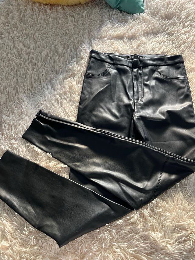 Pantalón polipiel negro